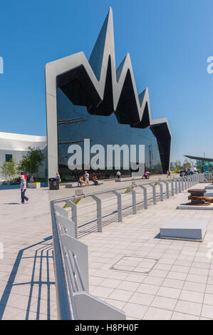 Glasgow museum of transport, designed by Zaha Hadid, and situated on the banks of the river Clyde Stock Photo