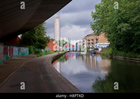 Trellick Tower view from Regent's canal Stock Photo