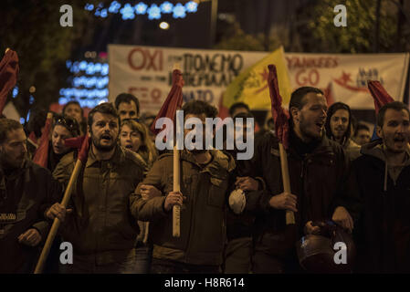 Athens, Greece. 15th Nov, 2016. Protesters hold banners and shout slogans against US foreign policies and ongoing military interventions in parts of the world. Leftists organizations held rallies to object over outgoing US President's, Barack Obama, visit, especially during the three days of the annual commemoration of the 1973 Athens Polytechnic uprising against the US supported Greek military junta of 1967-1974. Credit:  Nikolas Georgiou/ZUMA Wire/Alamy Live News Stock Photo