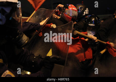 Athens, Greece. 15th Nov, 2016. Protesters clash with riot police during a protest against the visit of U.S. President Barack Obama in central Athens, Greece, on Nov. 15, 2016. U.S. President Barack Obama arrived in Athens Tuesday for a two-day visit amid draconian security measures as his trip marks the first to the country by a U.S. leader since 1999. Credit:  Marios Lolos/Xinhua/Alamy Live News Stock Photo