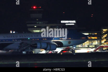 Berlin, Germany. 16th Nov, 2016. US President Barack Obama arrives in Air Force One at Tegel airport in Berlin, Germany, 16 November 2016. Obama is to begin a three-day visit to Germany. Photo: KAY NIETFELD/dpa/Alamy Live News Stock Photo