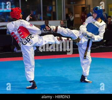 Burnaby, Canada. 16th Nov, 2016. WTF World Taekwondo Junior Championships, JZaki Youssef (EGY) in blue and Viroshan Gnanapandithan (GBR) in red compete in male 48kg class. Credit:  Peter Llewellyn/Alamy Live News Stock Photo