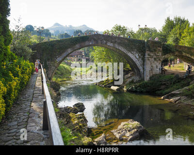 El puente mayor old roman arch bridge in Liérganes, Cantabria, Spain, Europe Stock Photo