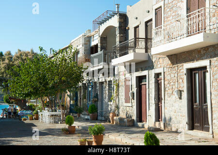 Griechenland, Kreta, Plaka bei Agios Niolaos, renovierte historische Häuser am Ufer Stock Photo