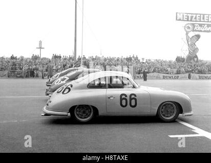 1954 BERLIN GP GT FRONT ROW START LINE UP PORSCHE 356s Stock Photo