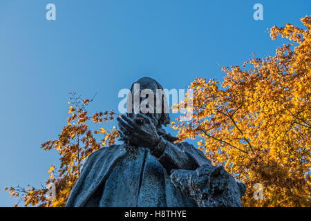 Autumnal display and Tennyson Memorial Statue within the grounds of Lincoln Cathedral, Lincolnshire, UK Stock Photo