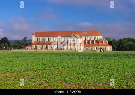 Pontigny Kloster im Burgund, Frankreich - Pontigny Abbey, Burgundy in France Stock Photo