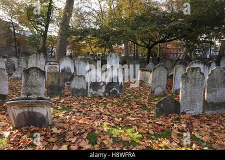 Bunhill Fields Burial Ground Cemetery, London, England, Uk Stock Photo