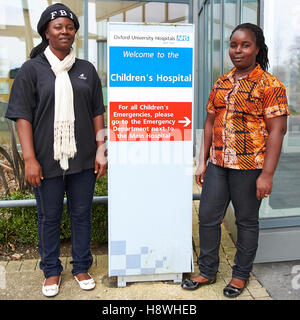 Health care workers from Liberia visit John Radcliffe Hospital as part of an exchange programme run by Save the Children Stock Photo