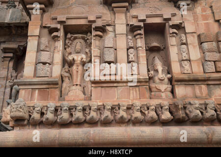 Lord Vishnu on the left and Ganesha on the right, lower niche on the southern wall, Brihadisvara Temple, Tanjore, Tamil Nadu, India. Stock Photo