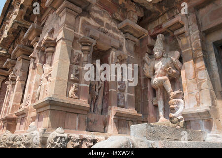 Dwarapala and deities in niches, southern entrance, Brihadisvara Temple, Tanjore, Tamil Nadu, India. Stock Photo