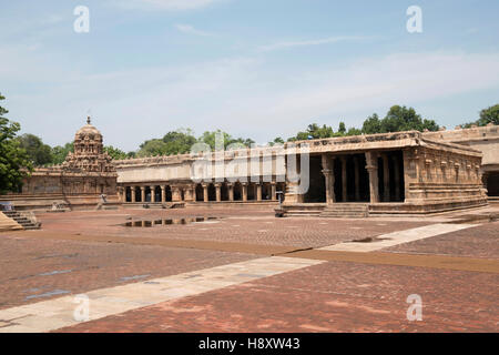 Ganesha shrine on the left, Karuvur Devar shrine on the right, Brihadisvara Temple complex, Tanjore, Tamil Nadu, India. Stock Photo