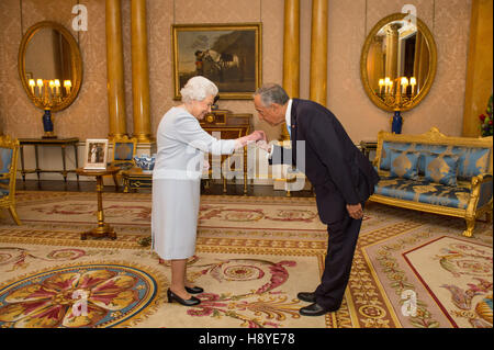 Queen Elizabeth II meets President of Portugal Marcelo Rebelo de Sousa at an audience at Buckingham Palace, London. Stock Photo