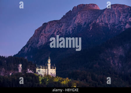 Twilight over Schloss Neushwanstein, Schwangau, Bavaria, Germany Stock Photo