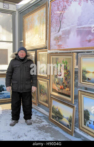 Russian artist Sergey sells paintings in the Muzeon Park in Moscow, Russia, 07 January 2017. The country celebrated Christmas on the 07 January in accordance with the Julian calendar, and few painters were to be found selling their wares in the park. particularly cold winter weather has swept over the country and this year's Christmas Eve is the coldest on record in 125 years. Meteorologists recorded temperatures of almost 30 degrees celsius below zero in central Moscow and over 32 degrees celsius below zero in the suburbs. Photo: Thomas Körbel/dpa Stock Photo