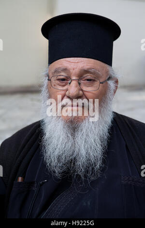 Portrait of a Greek orthodox priest wearing a Kalimavkion Stock Photo