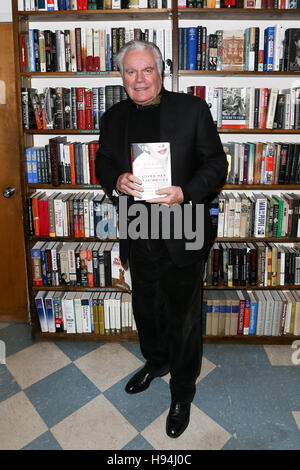 HUNTINGTON-NOV 15: Actor Robert Wagner signs copies of his book 'I Loved Her In The Movies' on November 15, 2016 at Book Revue in Huntington, New York Stock Photo
