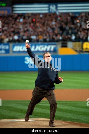 U.S. President George W. Bush throws the ceremonial first pitch before Game Three of the World Series between the Arizona Diamondbacks and the New York Yankees at Yankee Stadium October 30, 2001 in New York City, New York. Stock Photo