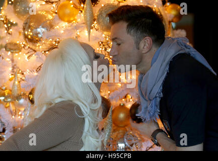 Cologne, Germany. 18th Nov, 2016. TV star Daniela Katzenberger and her husband Lucas Cordalis kiss in front of a Christmas tree in Cologne, Germany, 18 November 2016. Photo: OLIVER BERG/dpa/Alamy Live News Stock Photo