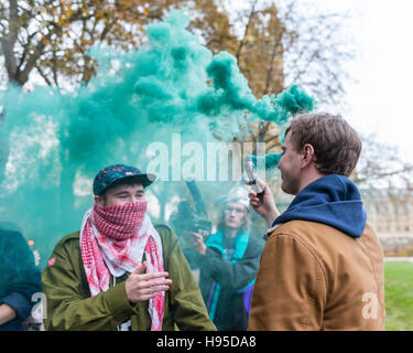 London, UK. 19th Nov, 2016. Students light flares during a protest organised by The National Union of Students (NUS) and the University and College Union (UCU). The demonstration, ‘United For Education, represents a call for free, accessible and quality further and higher education across the UK, and to demand an end to the marketisation of university and college education. Credit:  Stephen Chung/Alamy Live News Stock Photo