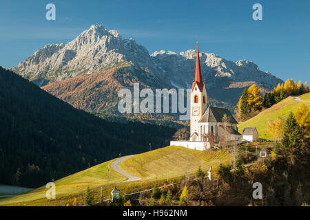 Autumn morning at the iconic church of Sankt Nikolaus in Winnebach, South Tyrol, Italy. Stock Photo