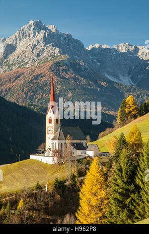 Autumn morning at the iconic church of Sankt Nikolaus in Winnebach, South Tyrol, Italy. Dolomites. Stock Photo