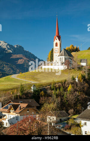 Autumn morning at the iconic church of Sankt Nikolaus in Winnebach, South Tyrol, Italy. Dolomites. Stock Photo