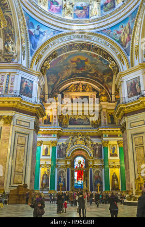 The splendid iconostasis of St Isaac's Cathedral with precious malachite and lazurite columns, gilt sculptures, carved patterns Stock Photo