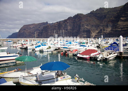 Harbour in front of Los Gigantes cliffs in Puerto de Santiago, Tenerife, Spain Stock Photo