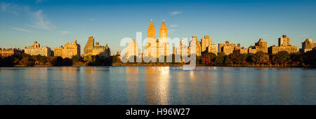 Fall in Central Park at the Jacqueline Kennedy Onassis Reservoir. Autumn foliage on the Upper West Side, New York City