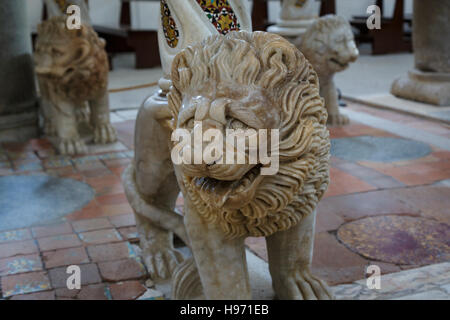 Ravello Amalfi Coast Italy Sculpted lions support the high pulpit of the  Duomo Stock Photo - Alamy