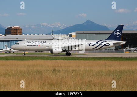 Genf/Switzerland August 5, 2015: Airbus A31 from Air France at Genf Airport. Stock Photo