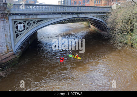 River Kelvin kayaks  in the Park area of the city's affluent west end Stock Photo