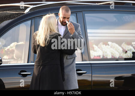 Mourners at Telford Crematorium Chapel for the funeral of former Aston Villa footballer Dalian Atkinson who died after being Tasered by police. Stock Photo