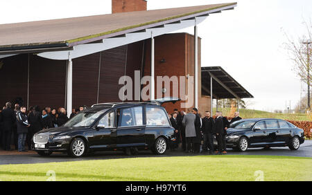 Mourners at Telford Crematorium Chapel for the funeral of former Aston Villa footballer Dalian Atkinson who died after being Tasered by police. Stock Photo