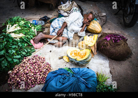 Vegetables vendor sleeping at his stall in Varanasi, India Stock Photo