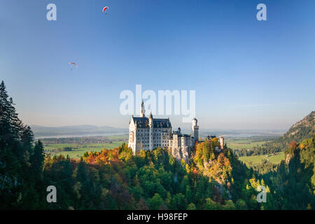 Schwangau: castle Schloss Neuschwanstein seen from bridge Marienbrücke, lake Forggensee, Oberbayern, Upper Bavaria, Bayern, Bavaria, Germany Stock Photo