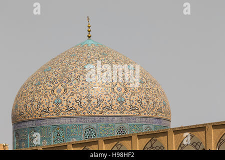 Sheikh Lotfollah Mosque at Naqhsh-e Jahan Square in Isfahan, Iran Stock Photo