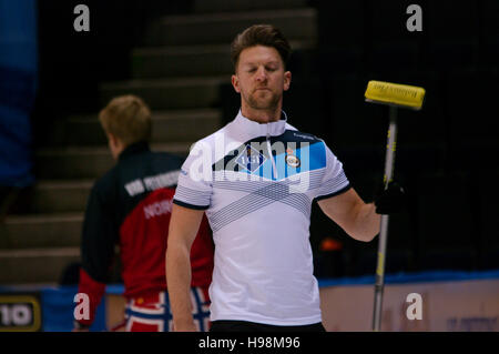 Braehead Arena, Renfrewshire, Scotland, 19 November 2016. Ross Paterson of Scotland playing in the  Le Gruyère AOP European Curling Championships 2016 Credit:  Colin Edwards / Alamy Live News Stock Photo