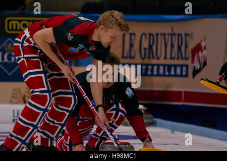 Braehead Arena, Renfrewshire, Scotland, 19 November 2016. Torger Nergaard delivers a stone in the Le Gruyère AOP European Curling Championships 2016 Credit:  Colin Edwards / Alamy Live News Stock Photo