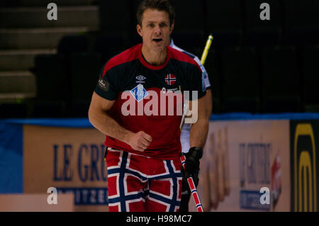 Braehead Arena, Renfrewshire, Scotland, 19 November 2016. Thomas Ulsrud is delighted at a shot in the Le Gruyère AOP European Curling Championships 2016 Credit:  Colin Edwards / Alamy Live News Stock Photo
