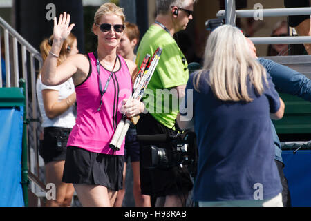 Maeve Quinlan, Chris Evert and Chris McKendry pose for photos on the ...