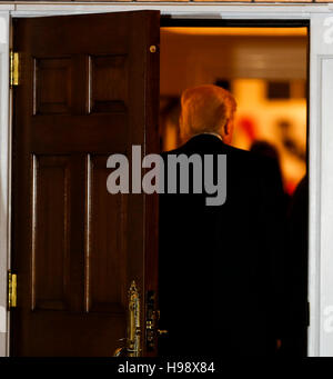 Bedminster, USA. 19th Nov, 2016. United States President-elect Donald Trump returns to the clubhouse of Trump International Golf Club, November 19, 2016 in Bedminster Township, New Jersey. Credit:  MediaPunch Inc/Alamy Live News Stock Photo