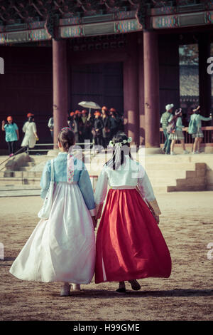 Seoul, South Korea - October 20, 2016: Young girls in traditional dresses at Gyeongbokgung Palace of Seoul, South Korea. Stock Photo