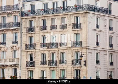 Typical parisian apartments on Ile Saint Louis. Stock Photo