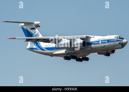 russian-ilyushin-il-76-cargo-plane-stock-photo-alamy
