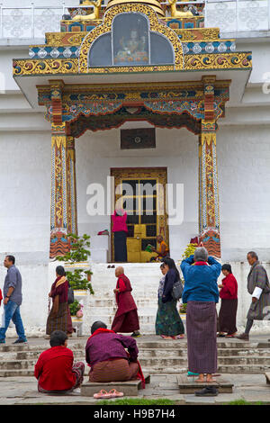 Worshipping at the National Memorial Chorten in Thimphu Stock Photo