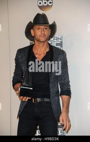 Los Angeles, CA, USA. 20th Nov, 2016. Tim McGraw in the press room for 2016 American Music Awards (AMA's) - Press Room, Microsoft Theater, Los Angeles, CA November 20, 2016. Credit:  Elizabeth Goodenough/Everett Collection/Alamy Live News Stock Photo