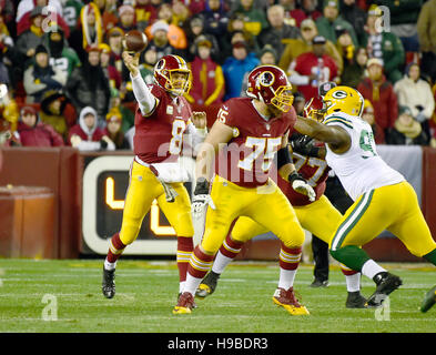 Landover, Maryland, USA. 20th Nov, 2016. Washington Redskins quarterback Kirk Cousins (8) throws a pass in second quarter action against the Green Bay Packers at FedEx Field in Landover, Maryland on Sunday, November 20, 2016. Redskins offensive guard Brandon Scherff (75) provides the blocking. Credit: Ron Sachs/CNP - NO WIRE SERVICE - Credit:  dpa picture alliance/Alamy Live News Stock Photo