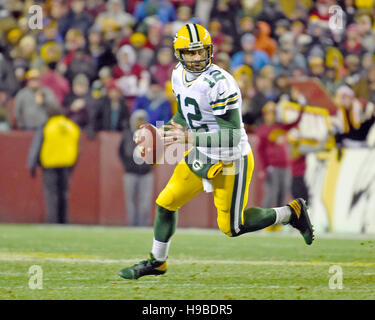 Landover, Maryland, USA. 20th Nov, 2016. Green Bay Packers quarterback Aaron Rodgers (12) carries the ball in second quarter against the Washington Redskins at FedEx Field in Landover, Maryland on Sunday, November 20, 2016. Credit: Ron Sachs/CNP - NO WIRE SERVICE - Credit:  dpa picture alliance/Alamy Live News Stock Photo